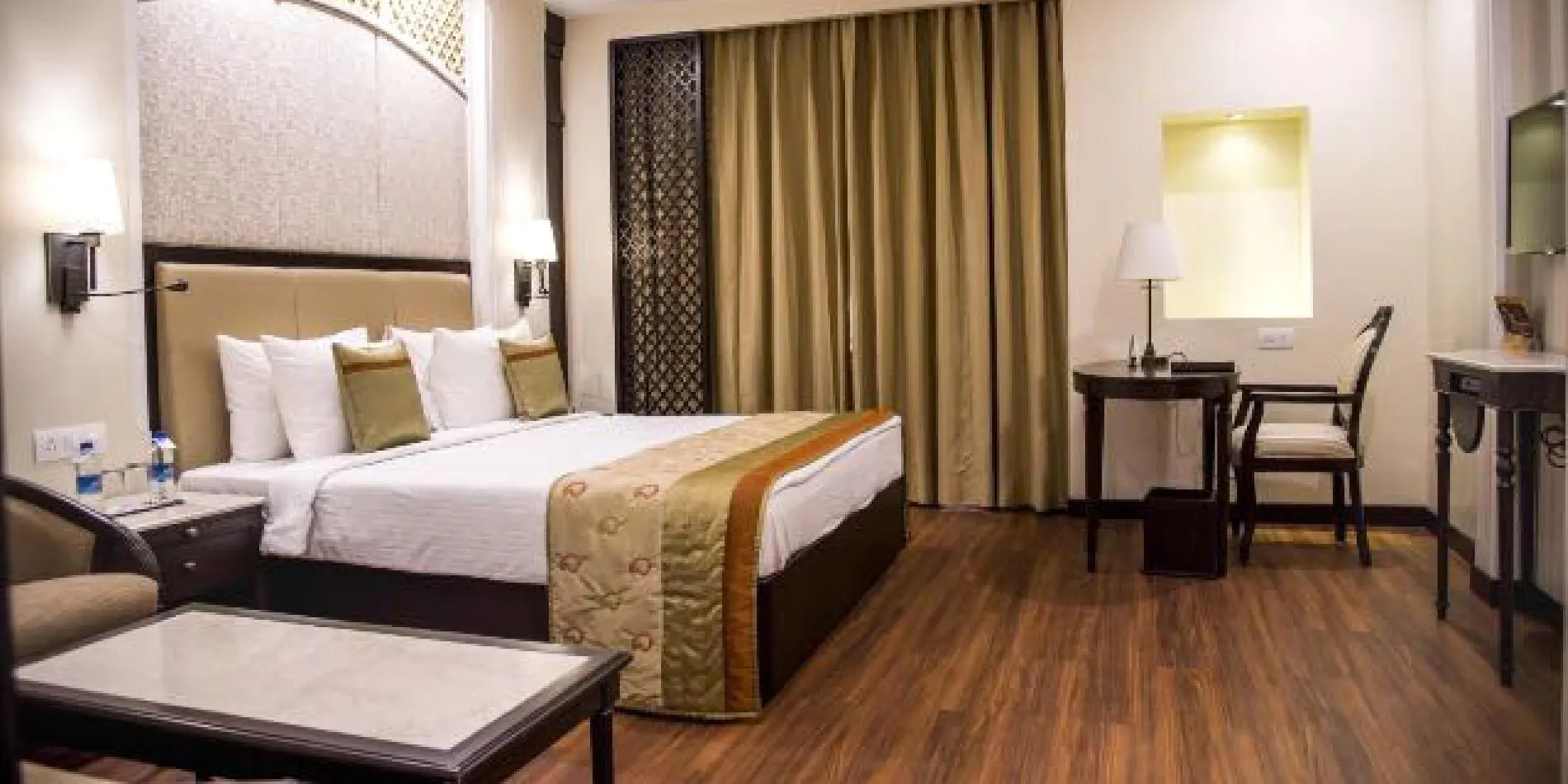 HOTEL SAROVAR PORTICO